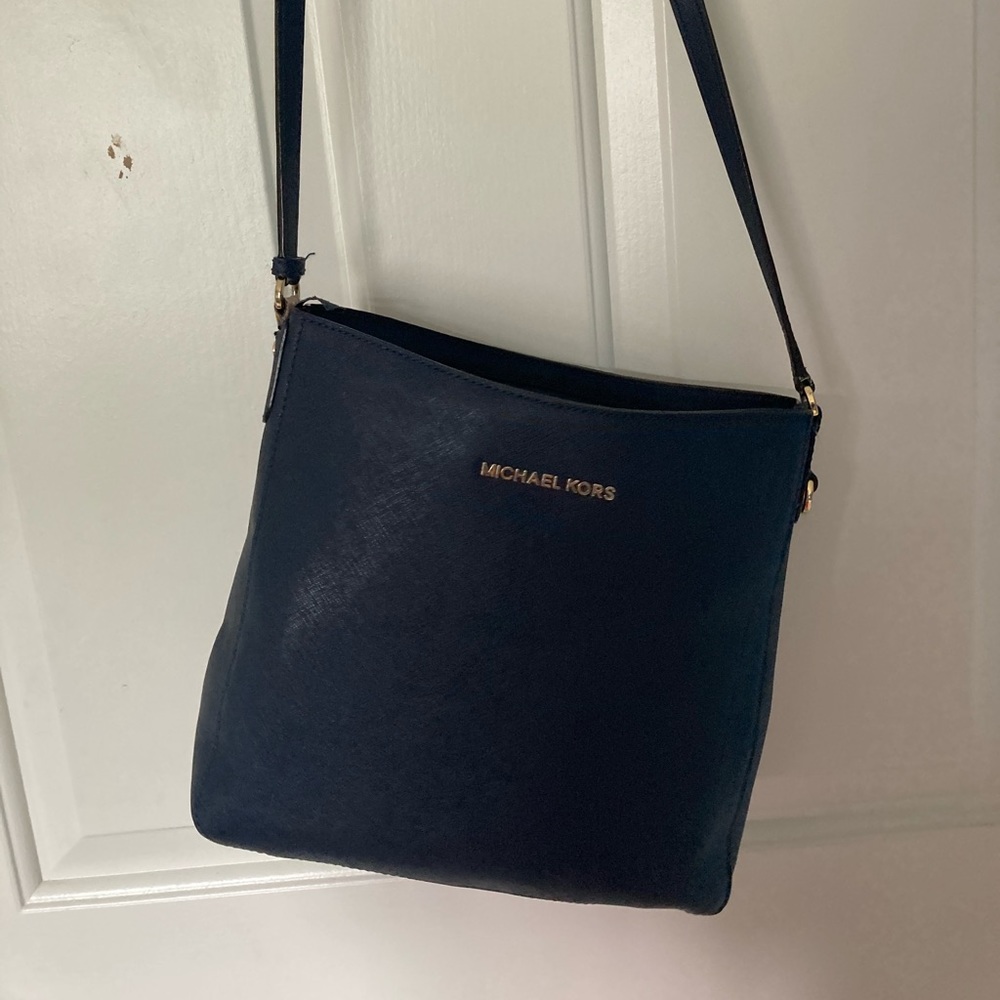 Michael Kors Croosbody  jet set travel messenger